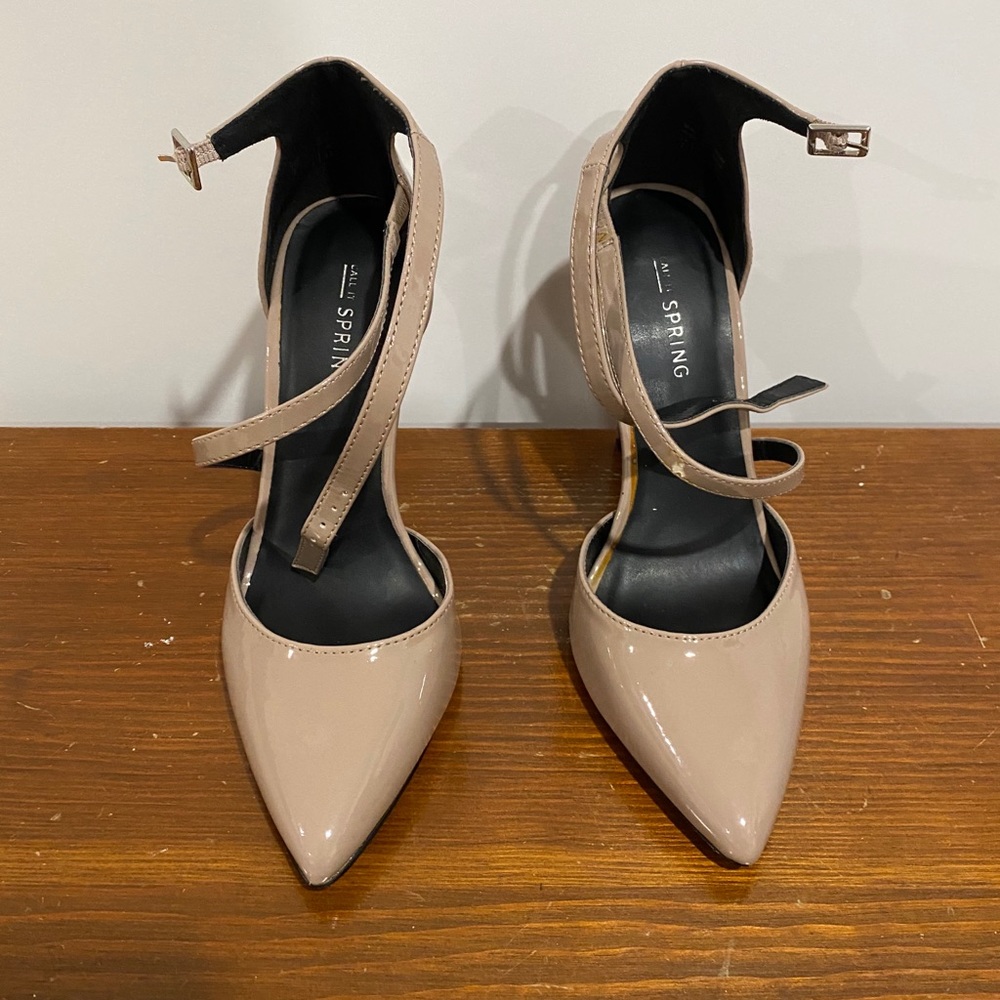Beige pointy heels